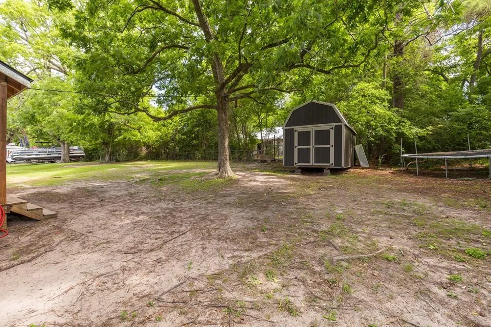 311 E Linn St Huntington, TX 75949