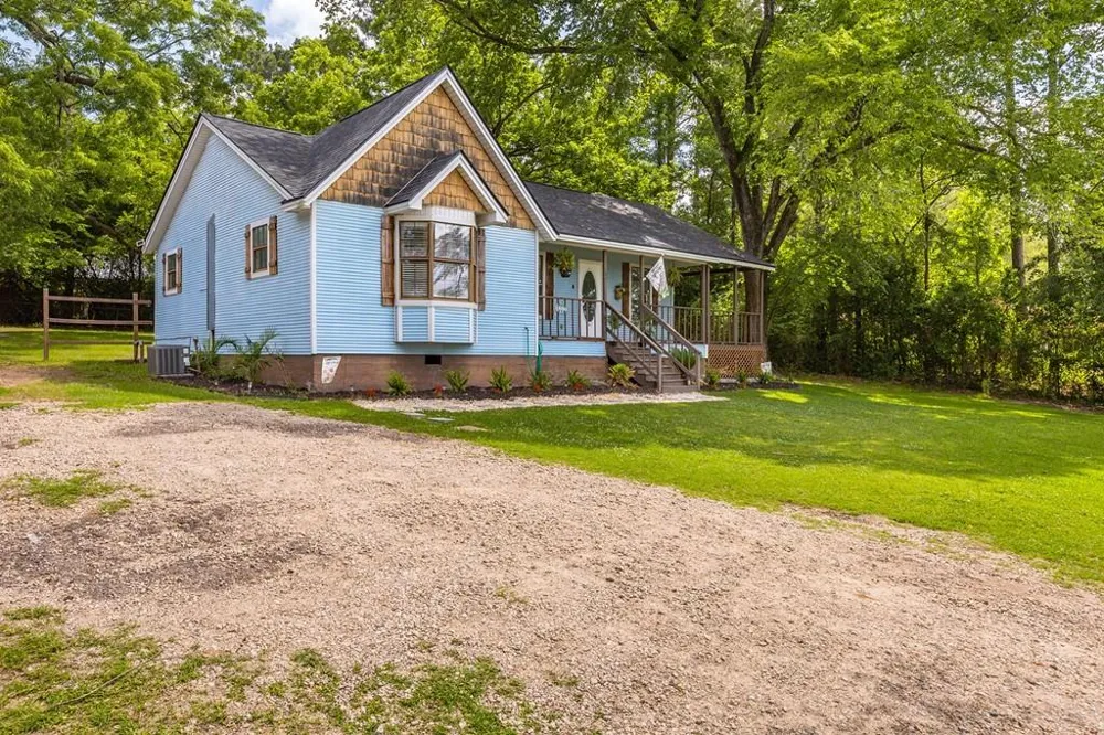 311 E Linn St Huntington, TX 75949