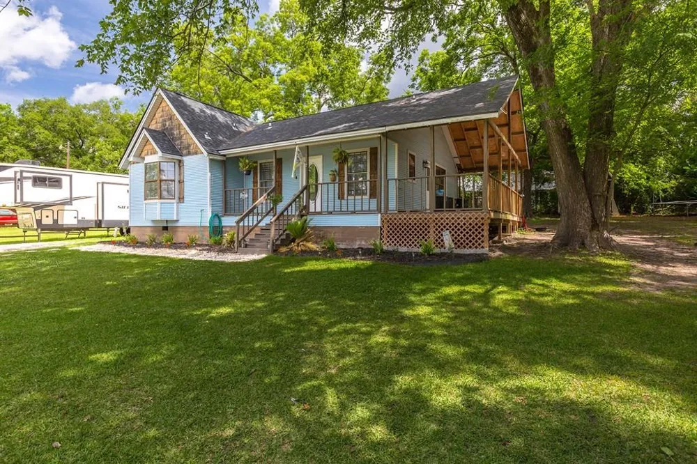 311 E Linn St Huntington, TX 75949