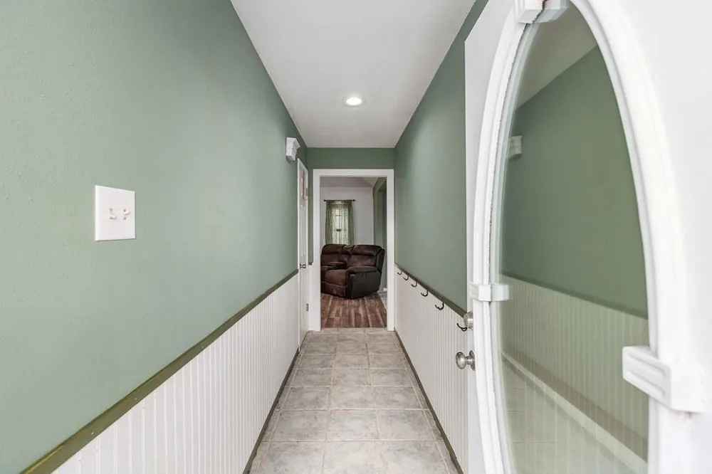 311 E Linn St Huntington, TX 75949