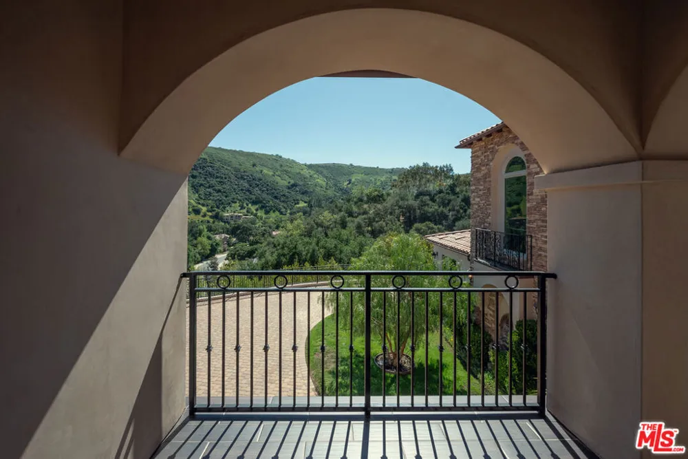 47 Buckskin Road Bell Canyon, CA 91307