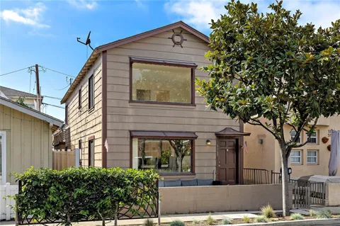 3709 W Balboa