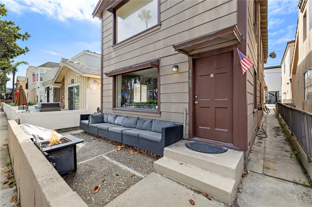 3709 W Balboa Newport Beach, CA 92663