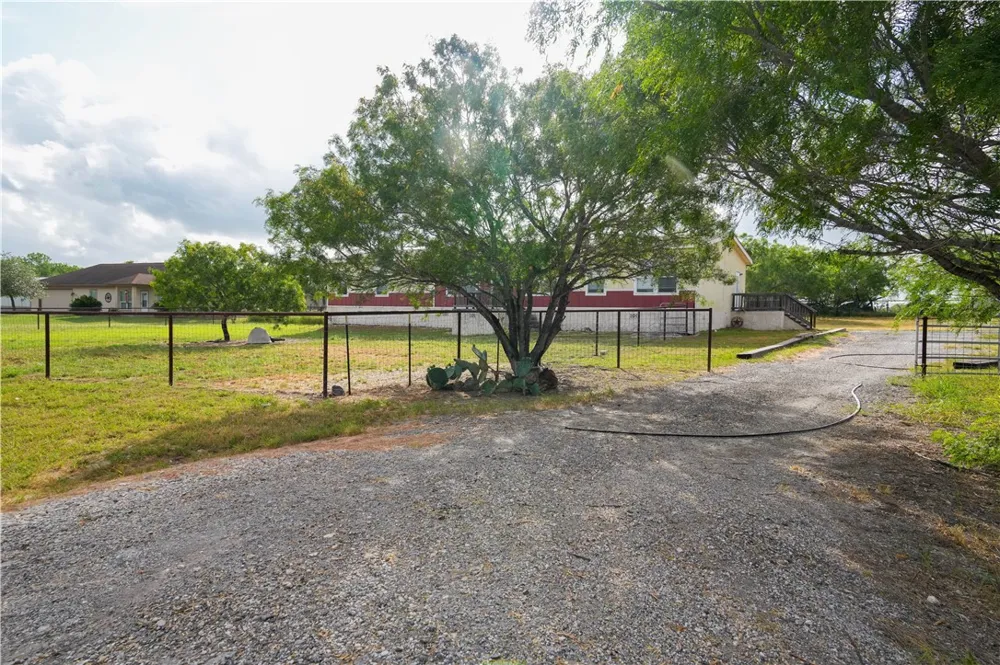 132 Quail Run Calliham, TX 78007