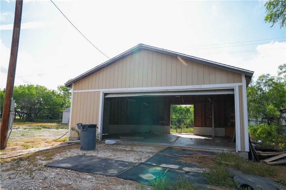 132 Quail Run Calliham, TX 78007