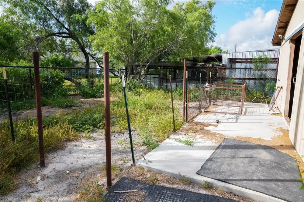 132 Quail Run Calliham, TX 78007