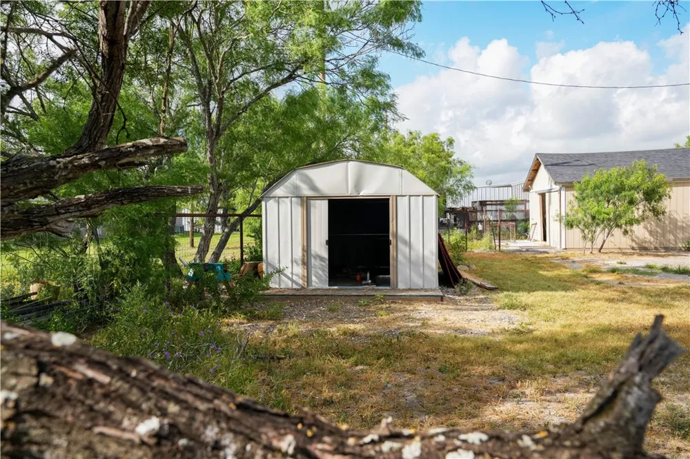 132 Quail Run Calliham, TX 78007