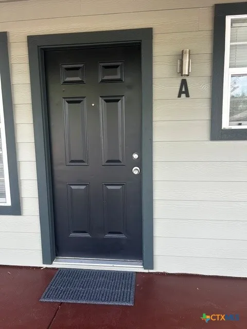 1037 W Court Street #A Seguin, TX 78155