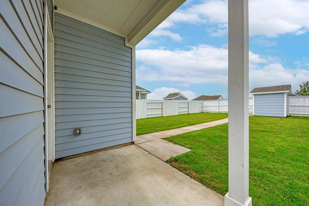 158 Daylily Drive Elgin, TX 78621