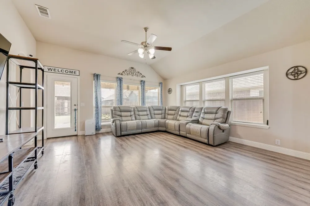 102 Cimmaron Court Alvarado, TX 76009
