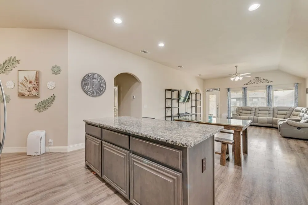 102 Cimmaron Court Alvarado, TX 76009