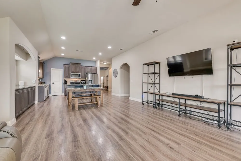 102 Cimmaron Court Alvarado, TX 76009