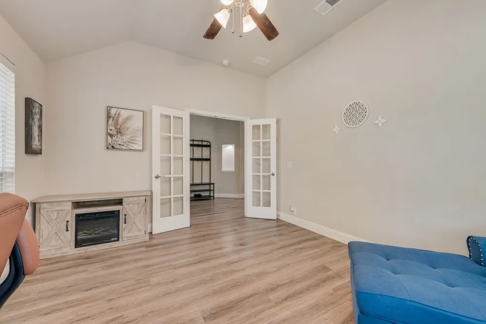 102 Cimmaron Court Alvarado, TX 76009