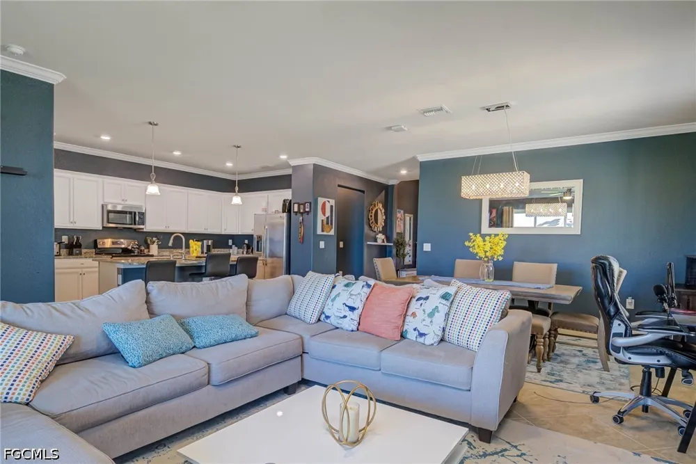 E Hampton Circle Alva, FL 33920