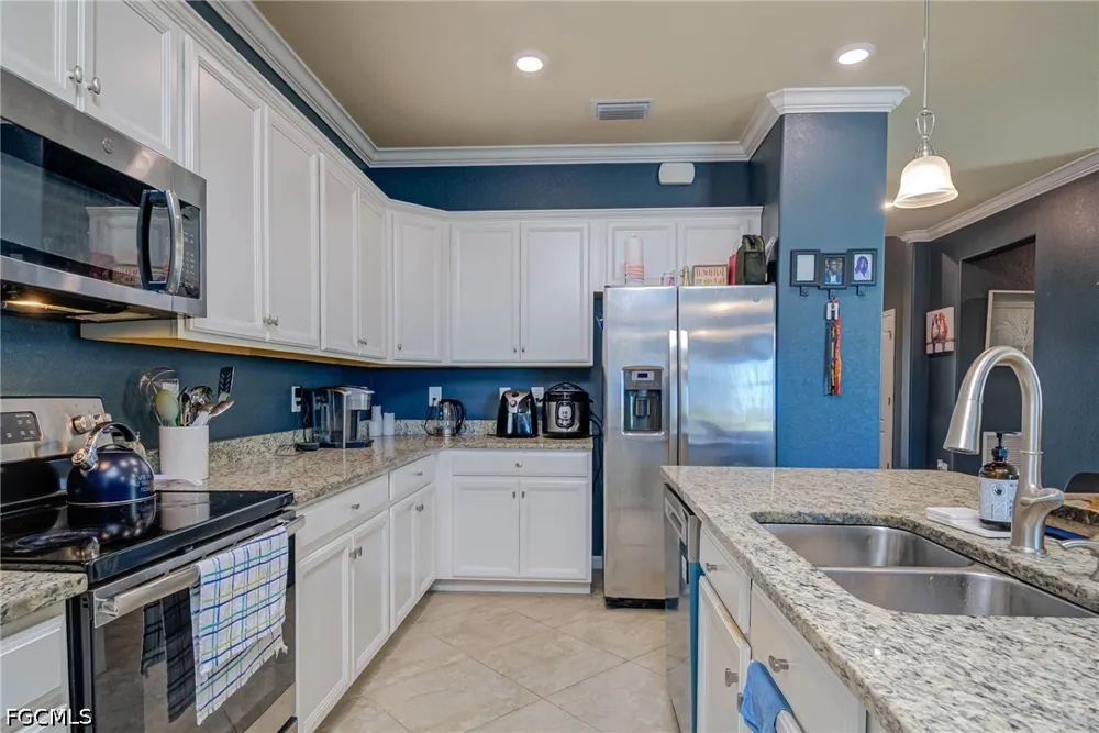 E Hampton Circle Alva, FL 33920