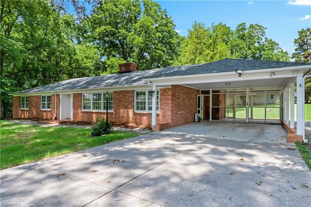 6645 Springfield Drive Clemmons, NC 27012