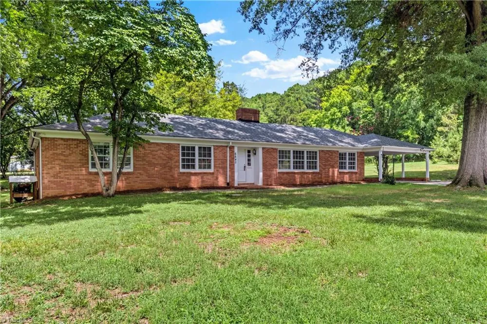 6645 Springfield Drive Clemmons, NC 27012