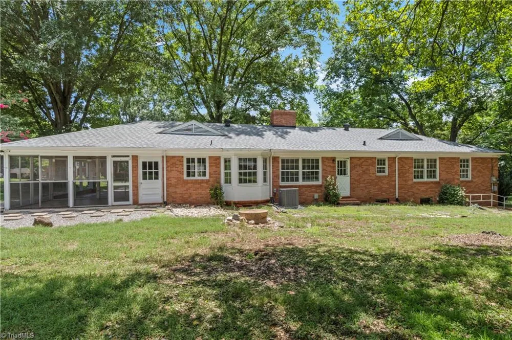 6645 Springfield Drive Clemmons, NC 27012