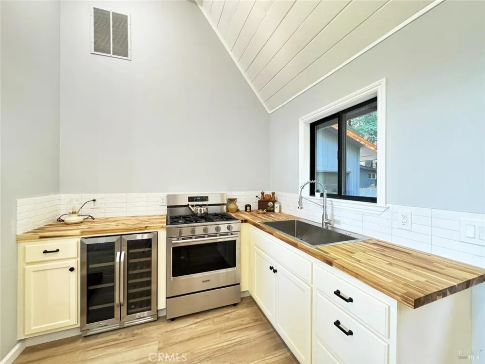 5800 Spyrock Road Laytonville, CA 95454