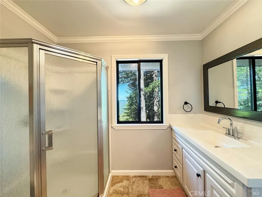 5800 Spyrock Road Laytonville, CA 95454