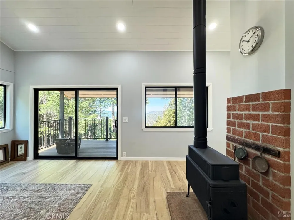 5800 Spyrock Road Laytonville, CA 95454