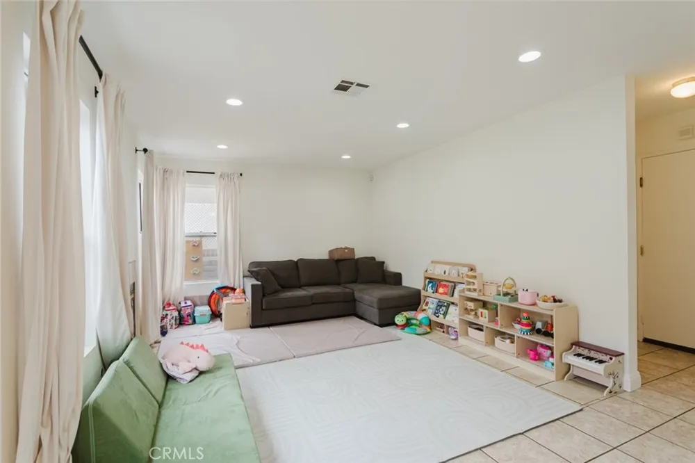 30459 Jasmine Valley Drive Canyon Country, CA 91387