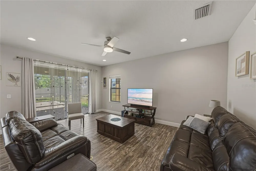 14633 RED CASTLE AVENUE Lithia, FL 33547