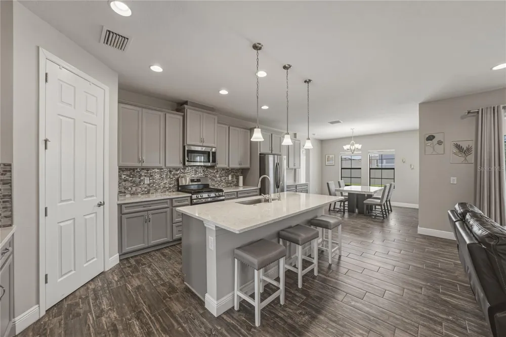 14633 RED CASTLE AVENUE Lithia, FL 33547