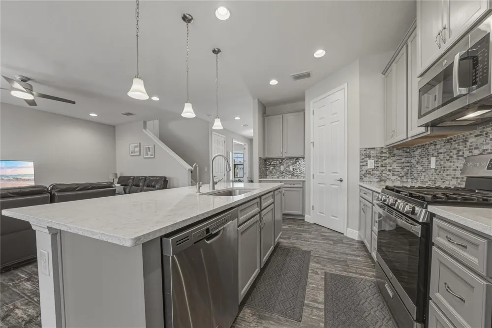 14633 RED CASTLE AVENUE Lithia, FL 33547