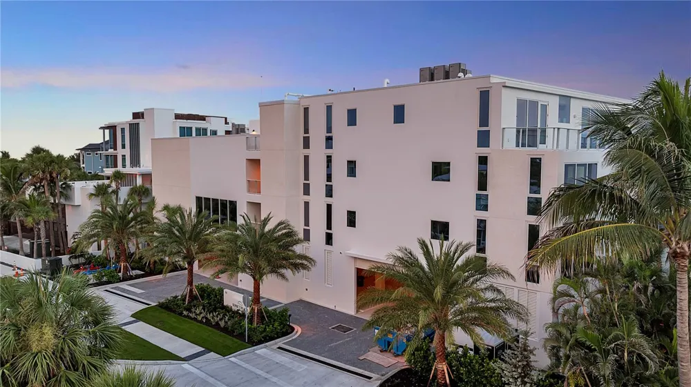 70 AVENIDA VENECCIA #304 Sarasota, FL 34242