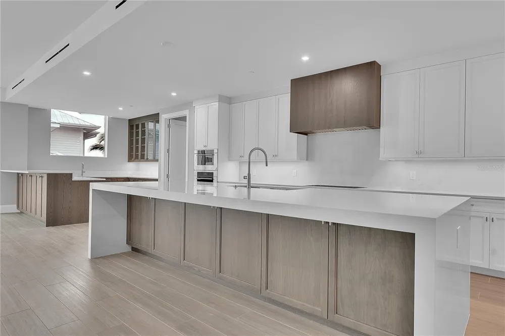 70 AVENIDA VENECCIA #304 Sarasota, FL 34242