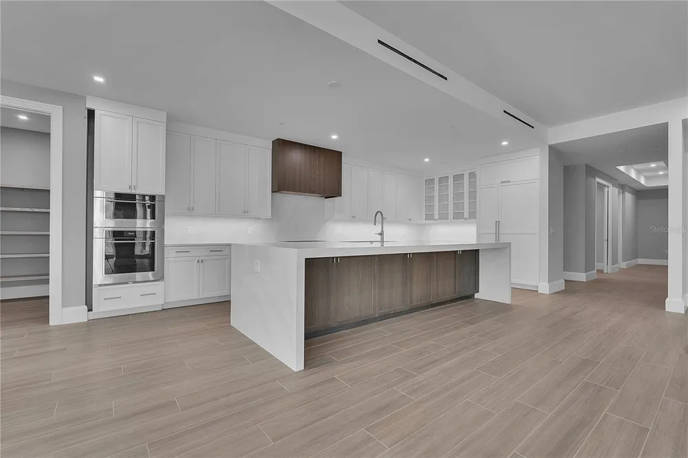 70 AVENIDA VENECCIA #304 Sarasota, FL 34242