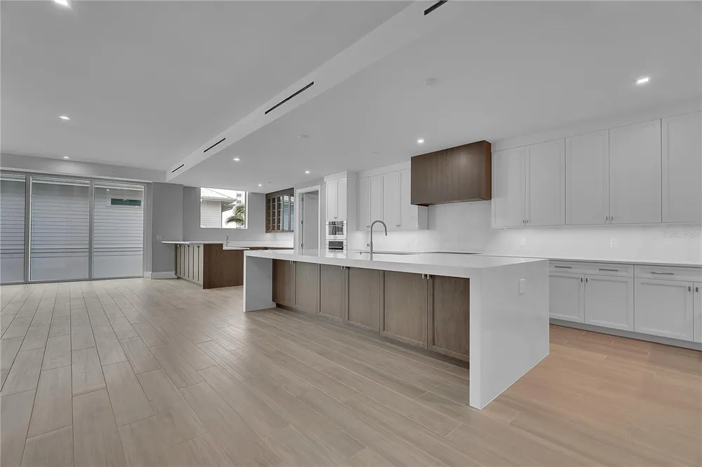 70 AVENIDA VENECCIA #304 Sarasota, FL 34242
