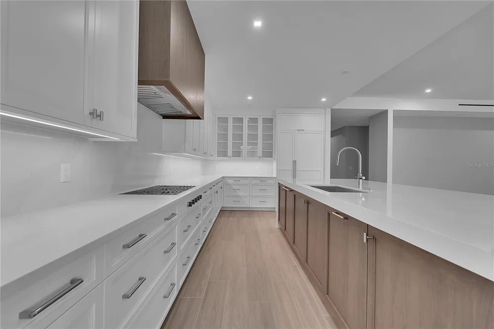 70 AVENIDA VENECCIA #304 Sarasota, FL 34242