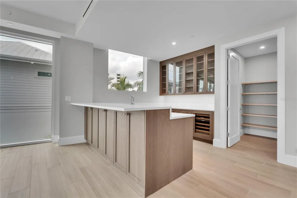 70 AVENIDA VENECCIA #304 Sarasota, FL 34242