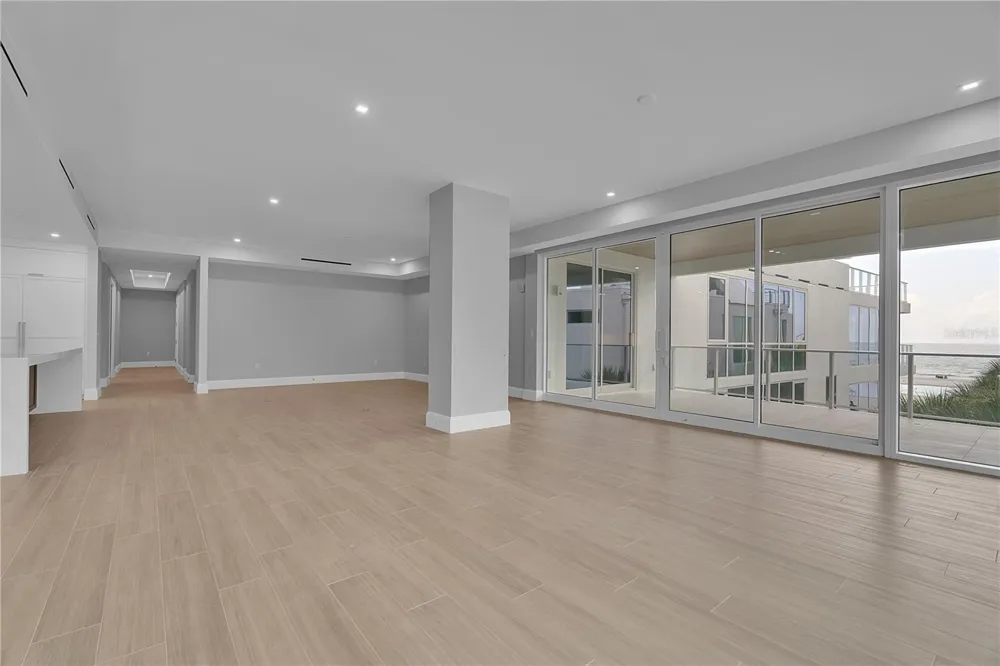 70 AVENIDA VENECCIA #304 Sarasota, FL 34242