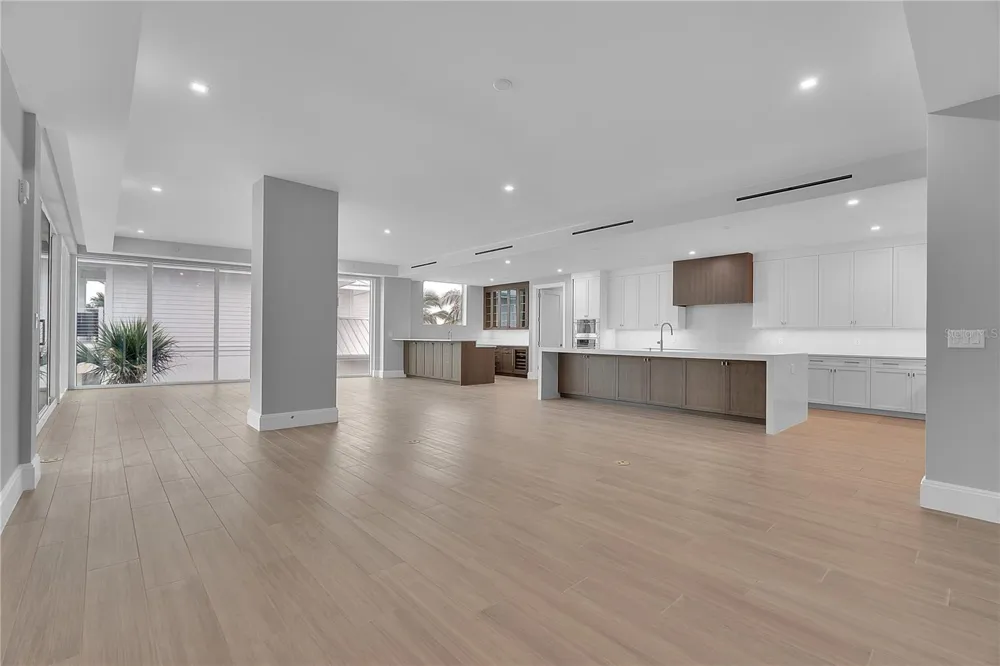 70 AVENIDA VENECCIA #304 Sarasota, FL 34242