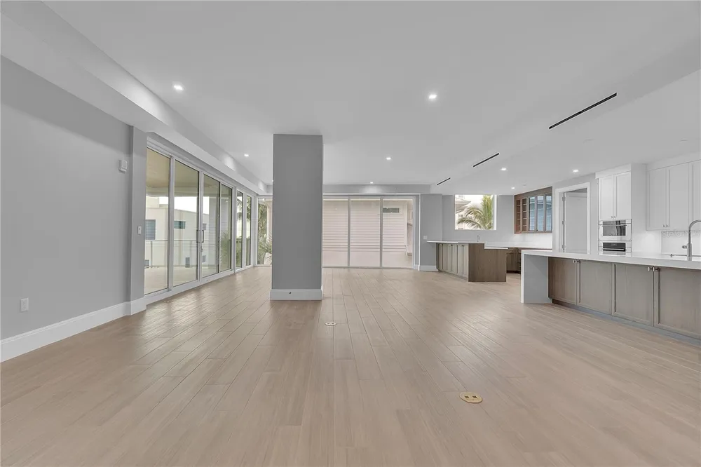 70 AVENIDA VENECCIA #304 Sarasota, FL 34242