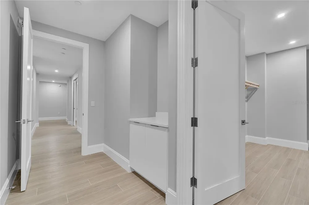 70 AVENIDA VENECCIA #304 Sarasota, FL 34242