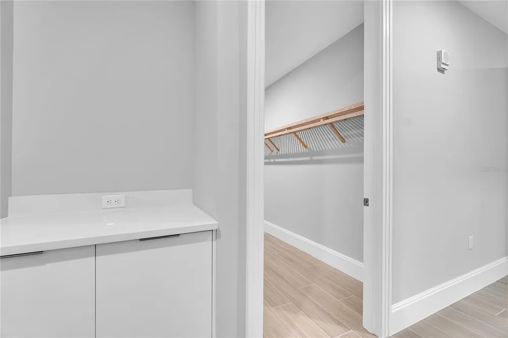 70 AVENIDA VENECCIA #304 Sarasota, FL 34242