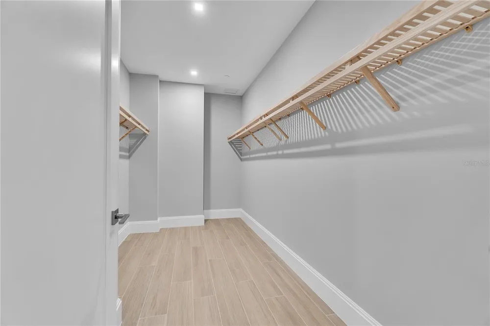 70 AVENIDA VENECCIA #304 Sarasota, FL 34242