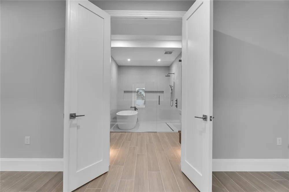 70 AVENIDA VENECCIA #304 Sarasota, FL 34242