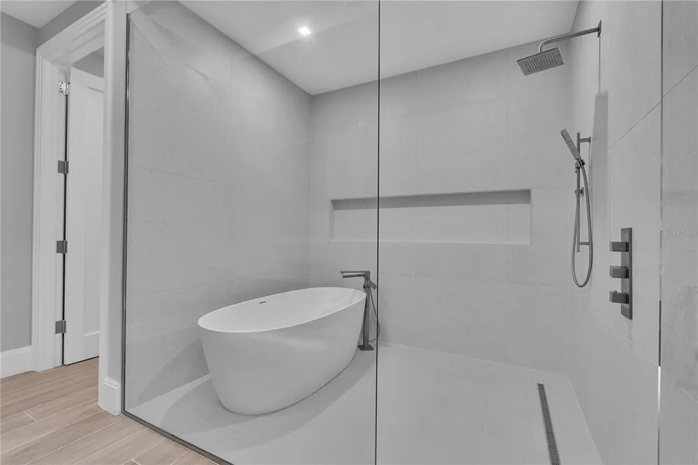 70 AVENIDA VENECCIA #304 Sarasota, FL 34242