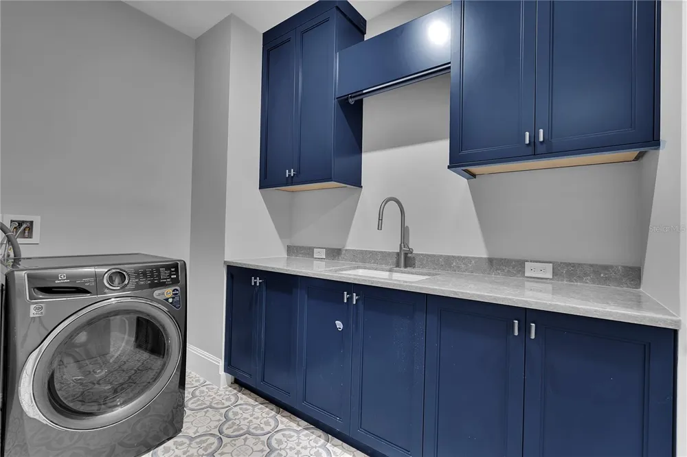 70 AVENIDA VENECCIA #304 Sarasota, FL 34242