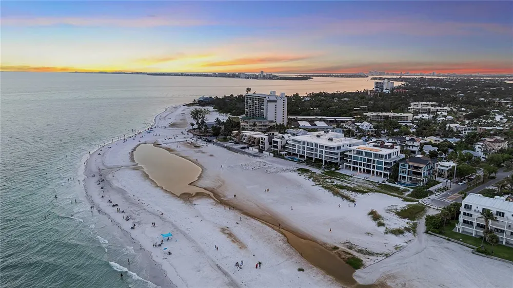 70 AVENIDA VENECCIA #304 Sarasota, FL 34242