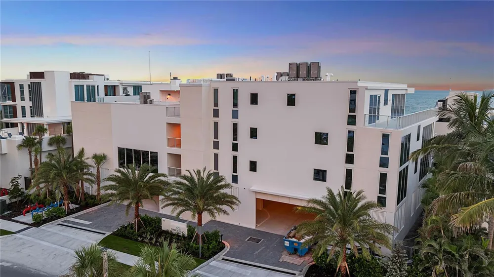 70 AVENIDA VENECCIA #304 Sarasota, FL 34242