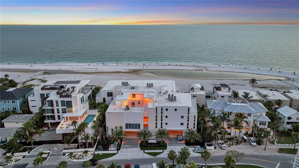 70 AVENIDA VENECCIA #304 Sarasota, FL 34242