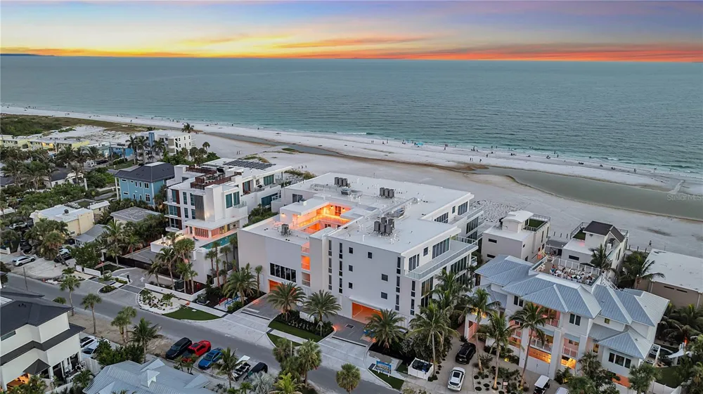 70 AVENIDA VENECCIA #304 Sarasota, FL 34242