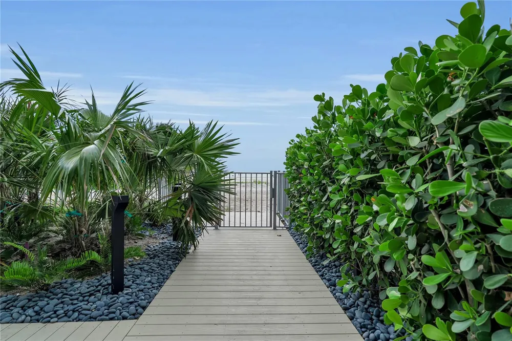 70 AVENIDA VENECCIA #304 Sarasota, FL 34242