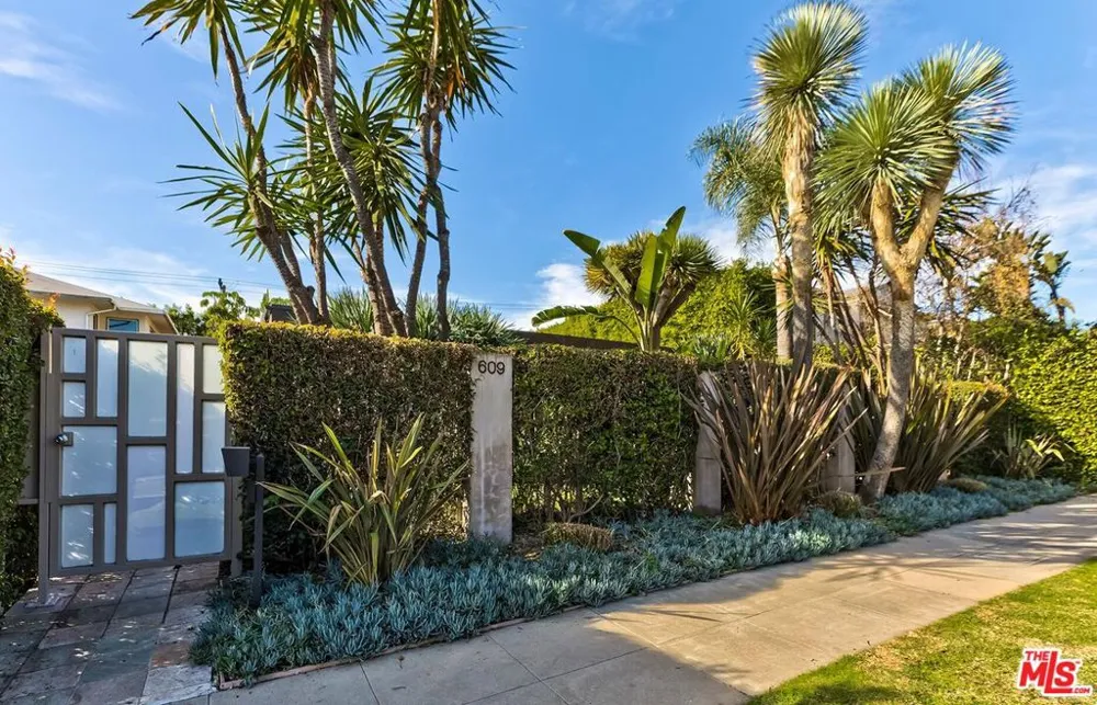 609 Doheny Drive #C Beverly Hills, CA 90210